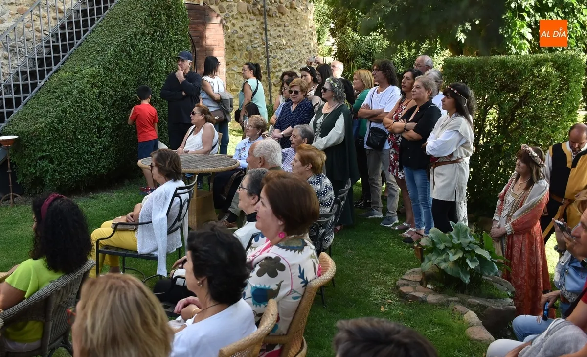 Foto 9 - Alcandora se encarga de abrir la extens&iacute;sima programaci&oacute;n de la Feria Medieval