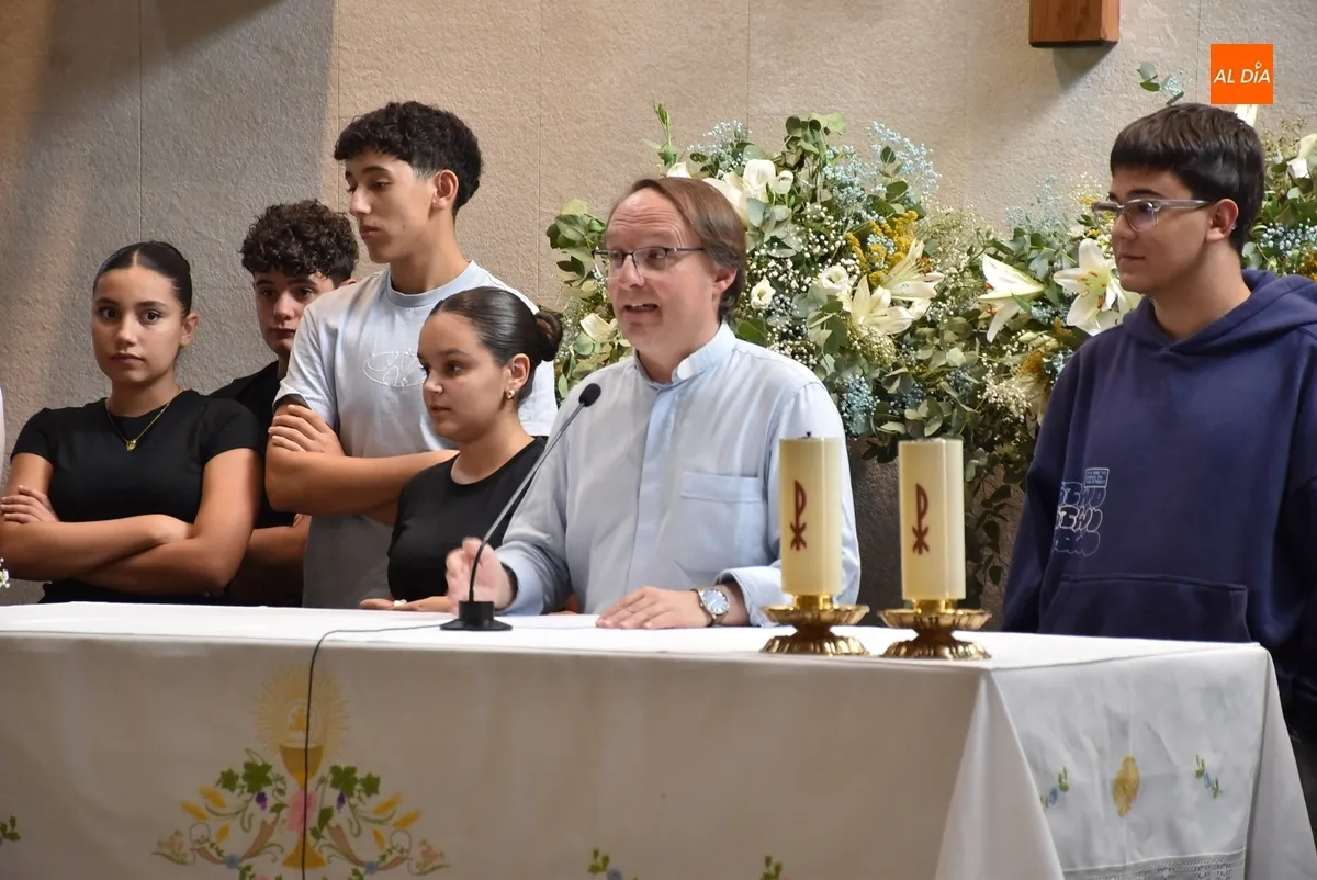 Foto 5 - El Salvador da inicio al curso de Catequesis con una animada gymkana