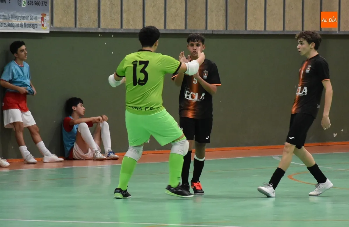 Foto 5 - Delirio en Conde de Fox&aacute; con la victoria literalmente sobre la bocina del III Cadete ante Laguna