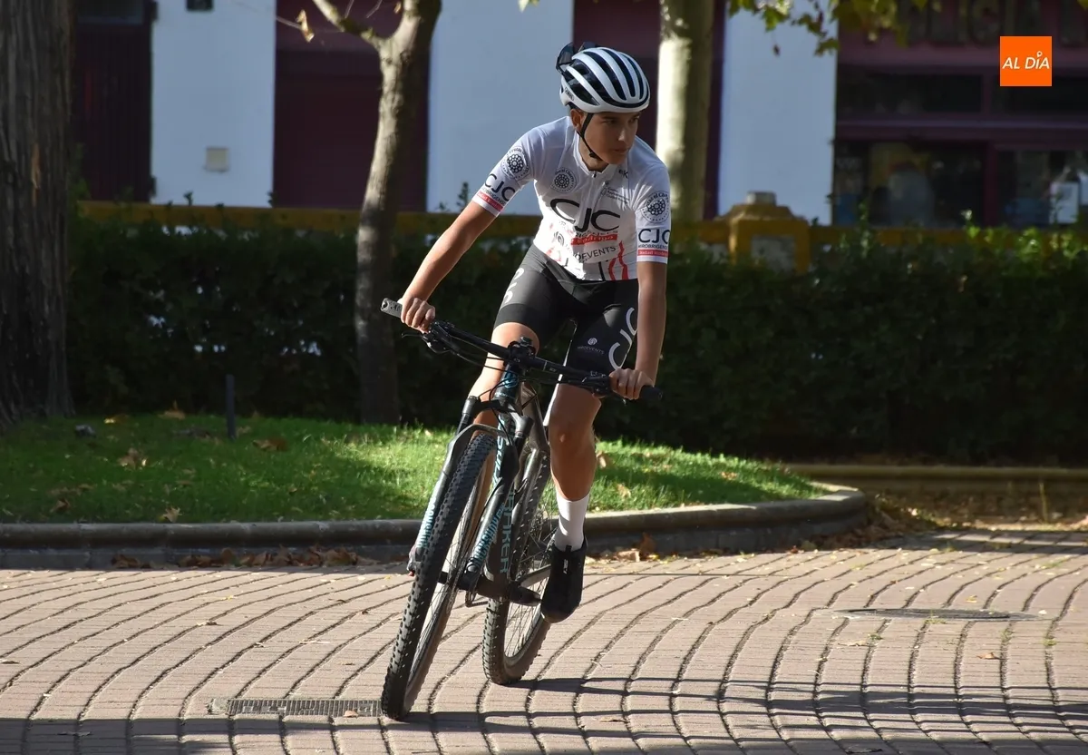 Foto 2 - El Club J&oacute;venes Ciclistas lleva a cabo en La Glorieta su primera Jornada de Puertas Abiertas