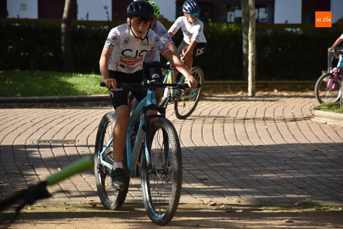 Foto 3 - El Club J&oacute;venes Ciclistas lleva a cabo en La Glorieta su primera Jornada de Puertas Abiertas