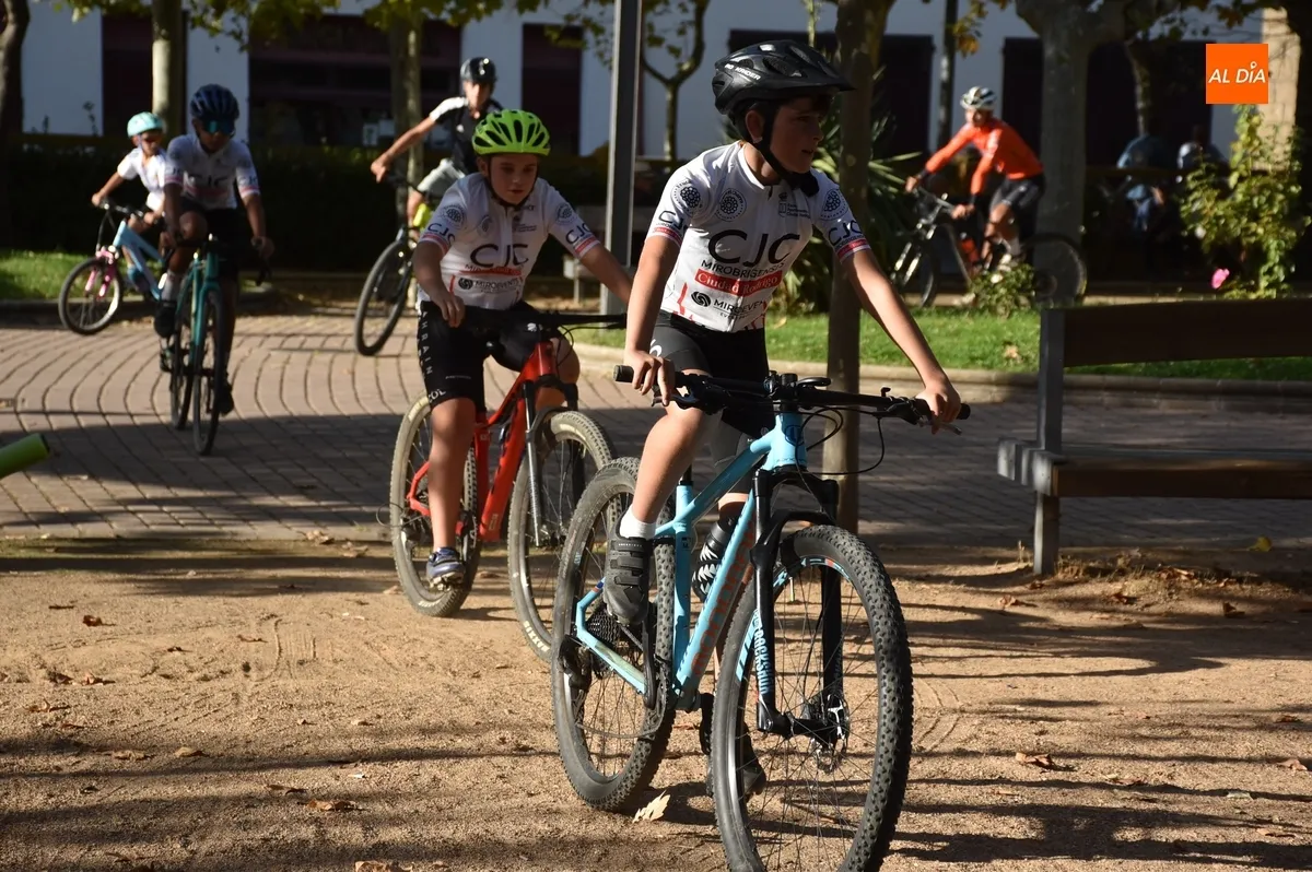 Foto 4 - El Club J&oacute;venes Ciclistas lleva a cabo en La Glorieta su primera Jornada de Puertas Abiertas
