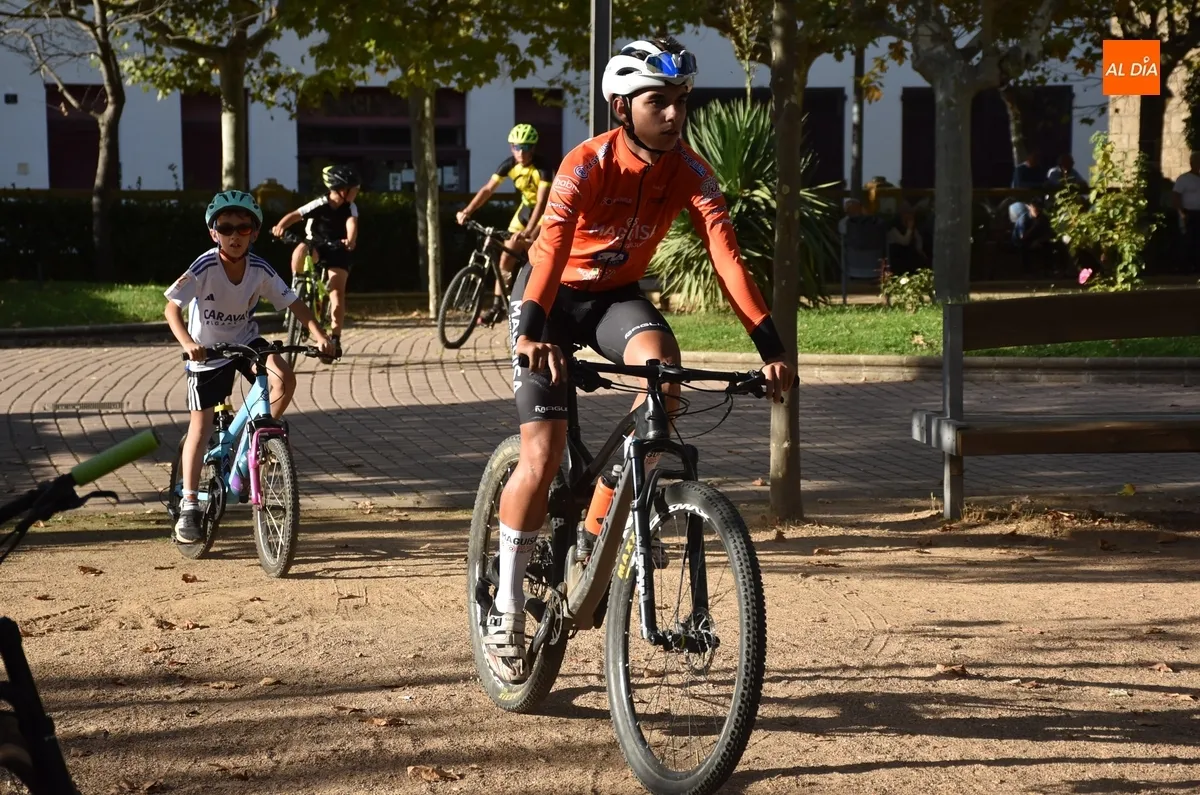 Foto 7 - El Club J&oacute;venes Ciclistas lleva a cabo en La Glorieta su primera Jornada de Puertas Abiertas