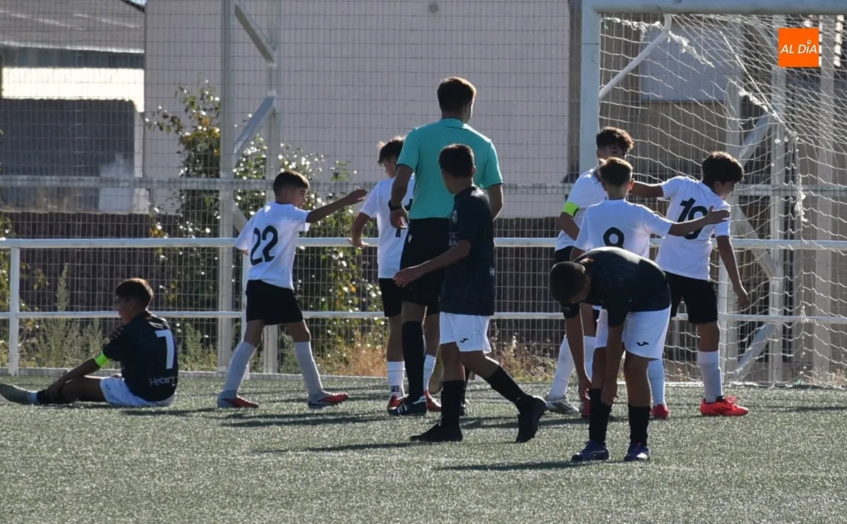 Foto 2 - #M (11-12 OCT) El Infantil A del Ciudad Rodrigo contin&uacute;a en modo rodillo goleando tambi&eacute;n al Alba de Tormes