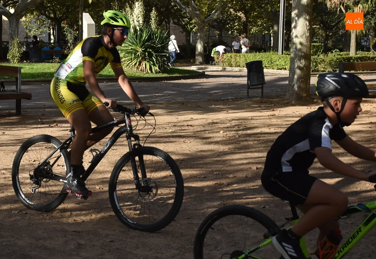 Foto 10 - El Club J&oacute;venes Ciclistas lleva a cabo en La Glorieta su primera Jornada de Puertas Abiertas