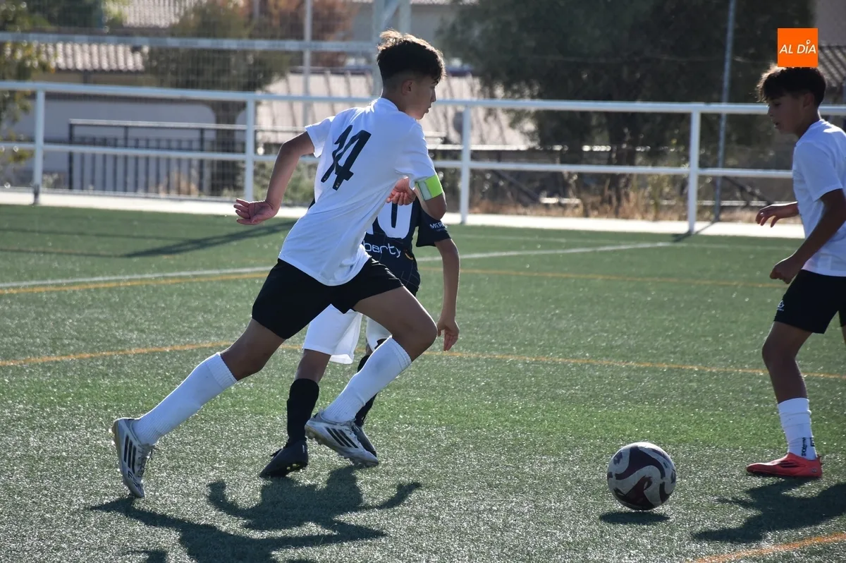 Foto 3 - #M (11-12 OCT) El Infantil A del Ciudad Rodrigo contin&uacute;a en modo rodillo goleando tambi&eacute;n al Alba de Tormes
