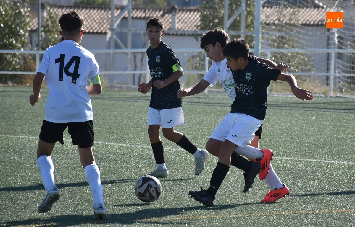 Foto 4 - #M (11-12 OCT) El Infantil A del Ciudad Rodrigo contin&uacute;a en modo rodillo goleando tambi&eacute;n al Alba de Tormes