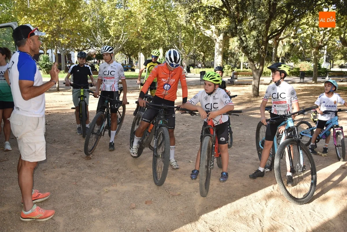 Foto 11 - El Club J&oacute;venes Ciclistas lleva a cabo en La Glorieta su primera Jornada de Puertas Abiertas