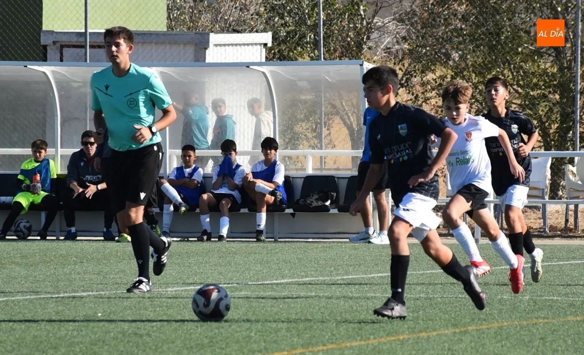 Foto 6 - #M (11-12 OCT) El Infantil A del Ciudad Rodrigo contin&uacute;a en modo rodillo goleando tambi&eacute;n al Alba de Tormes
