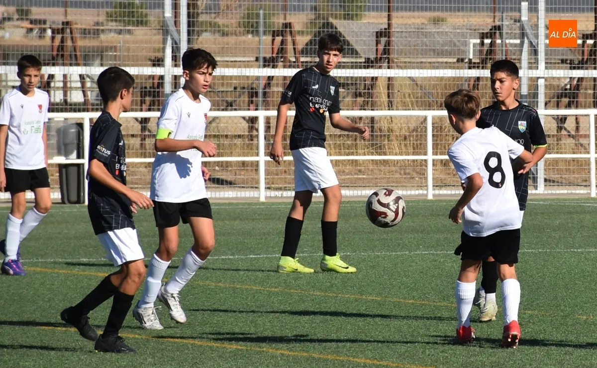 Foto 7 - #M (11-12 OCT) El Infantil A del Ciudad Rodrigo contin&uacute;a en modo rodillo goleando tambi&eacute;n al Alba de Tormes