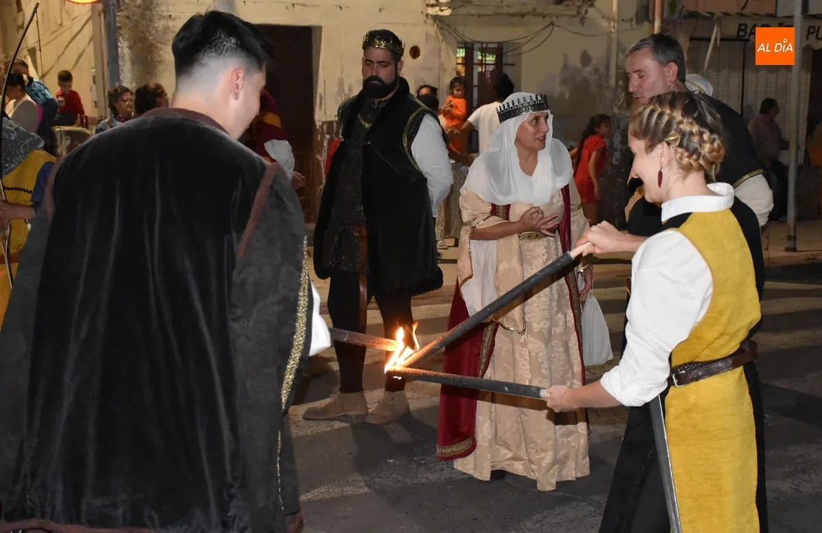 Foto 6 - Ciudad Rodrigo recibe entre m&uacute;ltiples vivas a los Reyes en un concurrid&iacute;simo desfile
