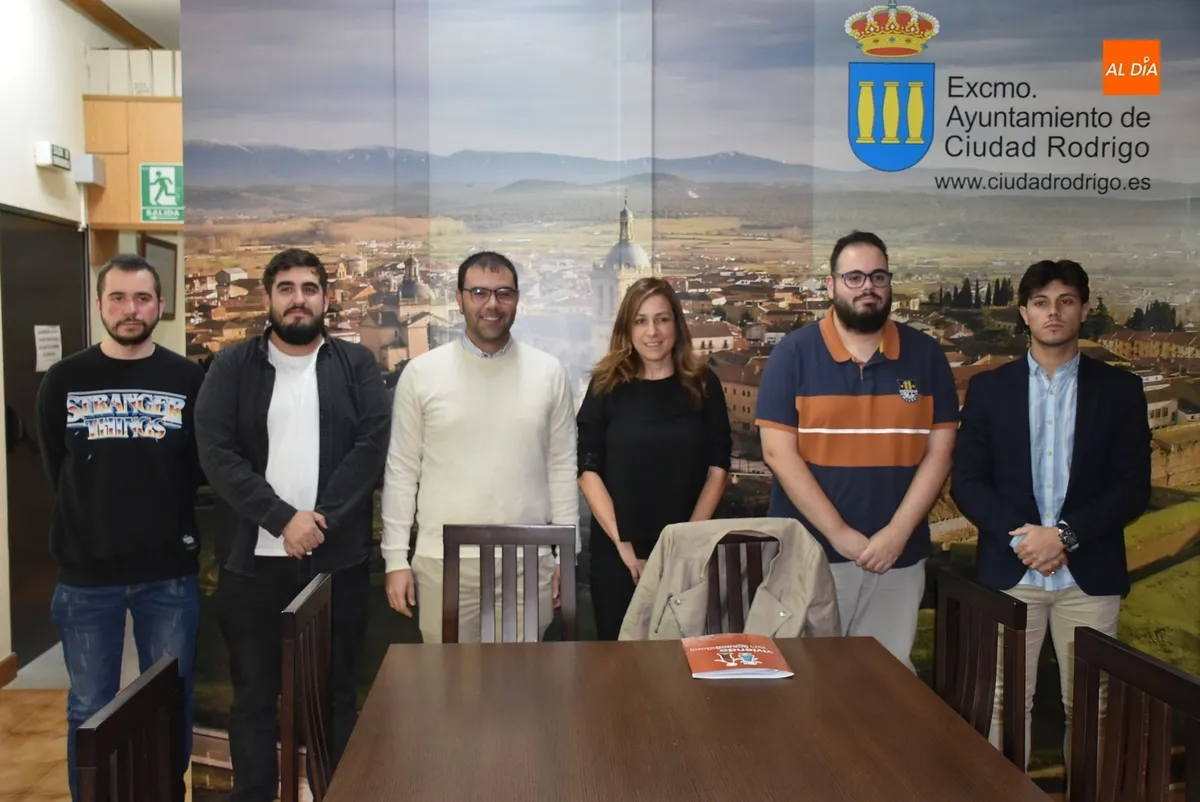 Foto 2 - Cuatro j&oacute;venes viven en el Ayuntamiento su primera experiencia laboral en una Administraci&oacute;n P&uacute;blica