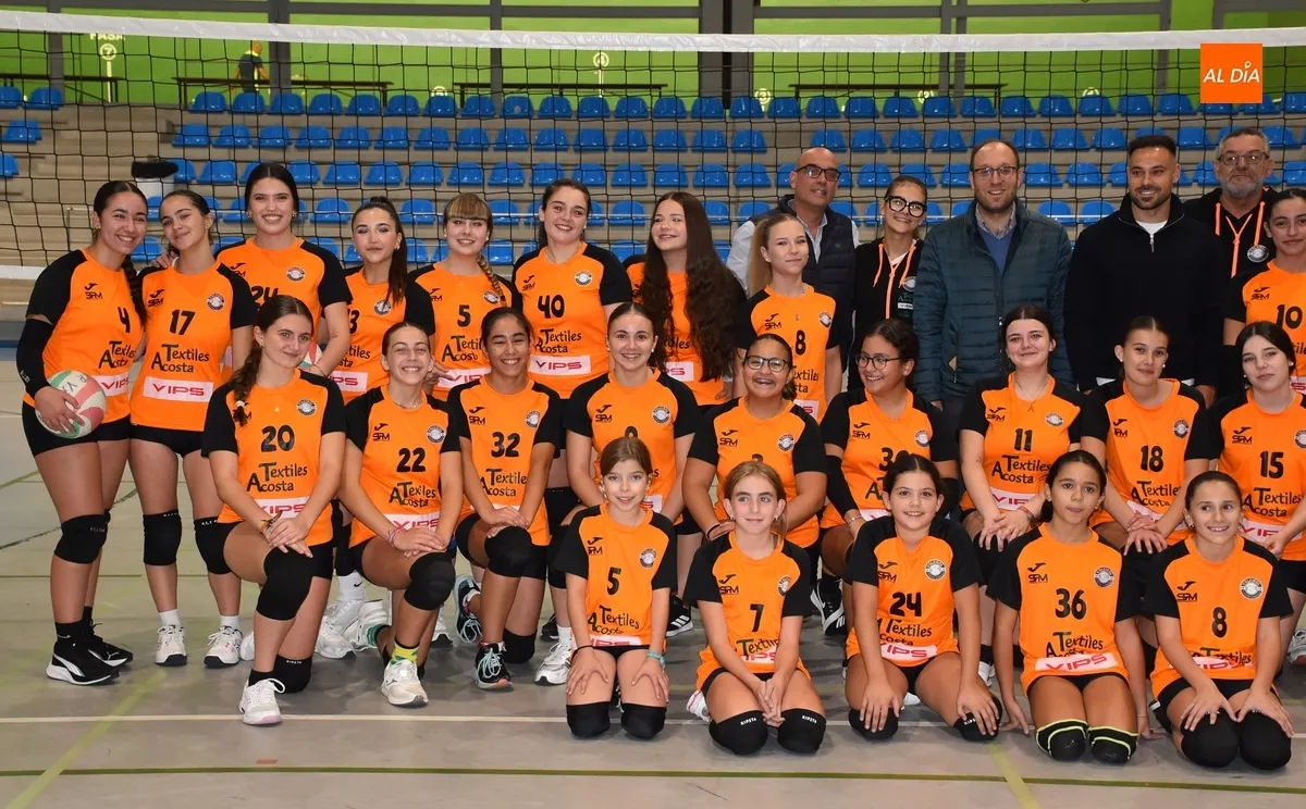 Foto 2 - La Escuela de Voleibol de Ciudad Rodrigo re&uacute;ne este curso a 55 chicas