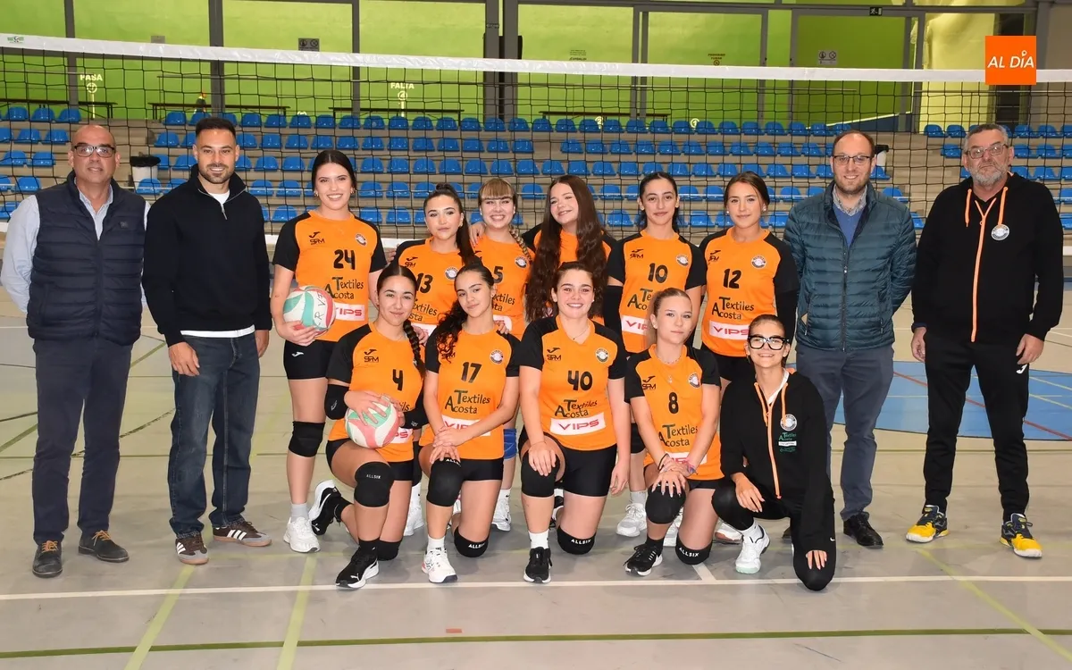 Foto 4 - La Escuela de Voleibol de Ciudad Rodrigo re&uacute;ne este curso a 55 chicas