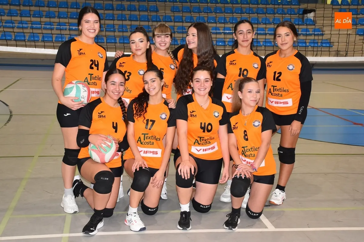 Foto 5 - La Escuela de Voleibol de Ciudad Rodrigo re&uacute;ne este curso a 55 chicas