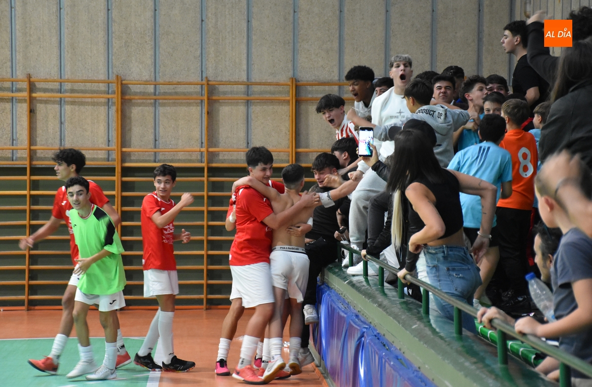 Delirio en Conde de Foxá con la victoria literalmente sobre la bocina del III Cadete ante Laguna