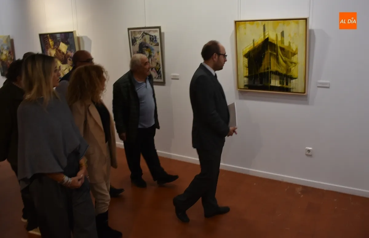 Foto 3 - La visita institucional a la exposici&oacute;n de Carmen Mart&iacute;n Gaite deja 2 propuestas de proyectos