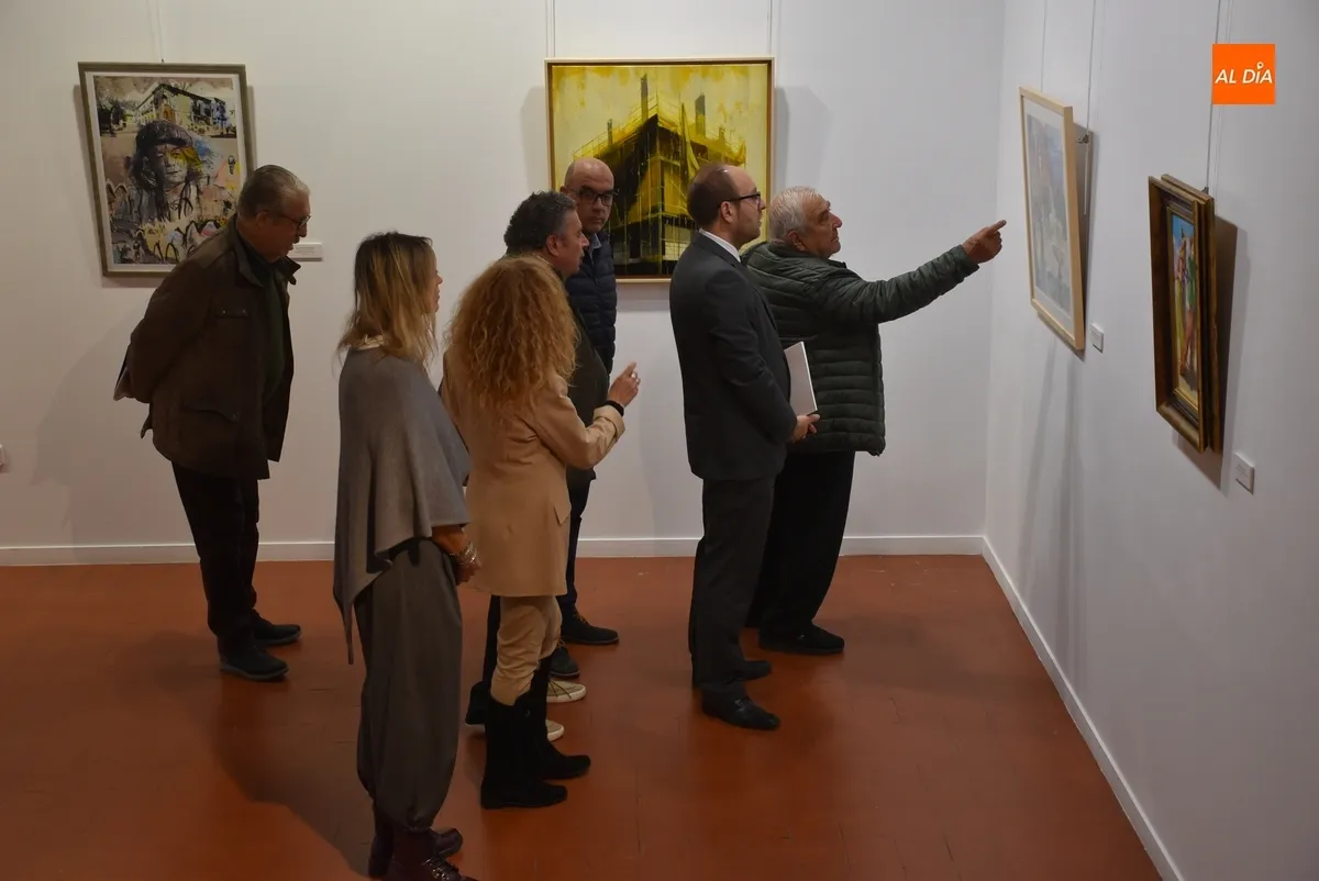 Foto 4 - La visita institucional a la exposici&oacute;n de Carmen Mart&iacute;n Gaite deja 2 propuestas de proyectos