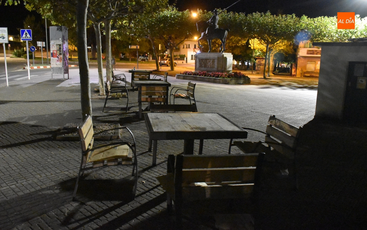 Situada una nueva luminaria para sacar de las ‘tinieblas’ la zona del Monumento al Garrochista