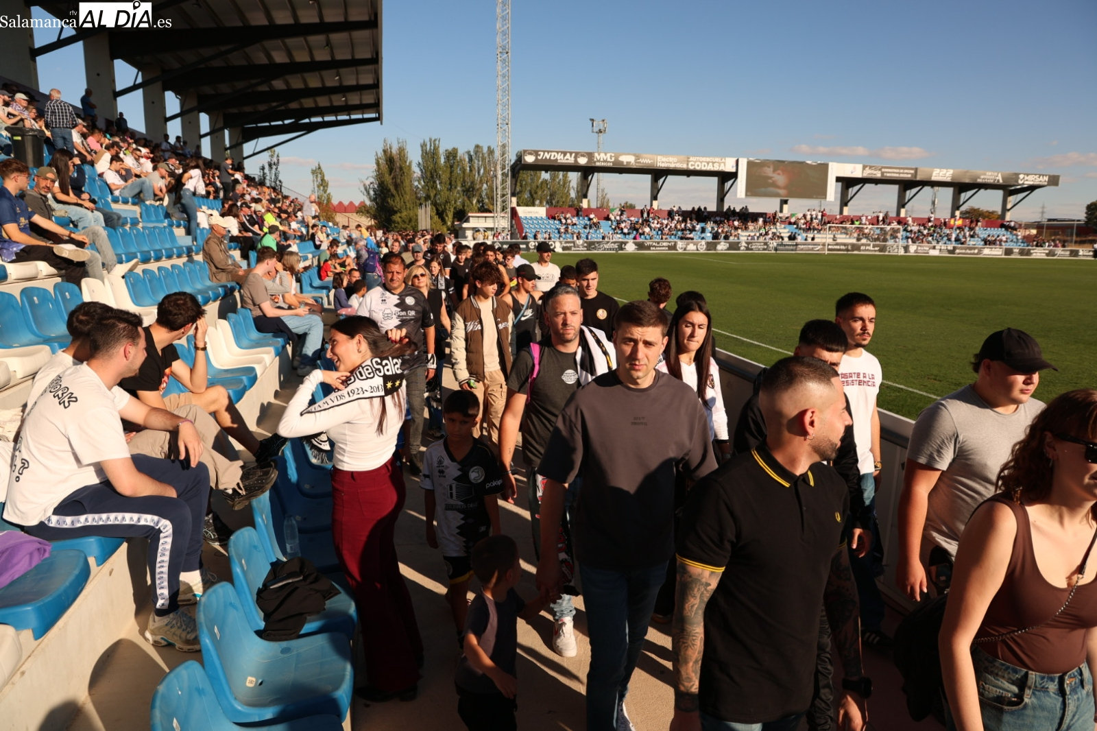 Nuevo problema en el Reina Sofía: la Policía se lleva a un aficionado del Mérida por liarla en plena grada