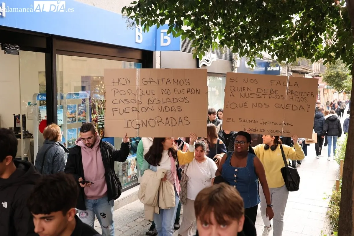 Concentración en Salamanca contra el 'bullying' | FOTOS: David Sañudo 