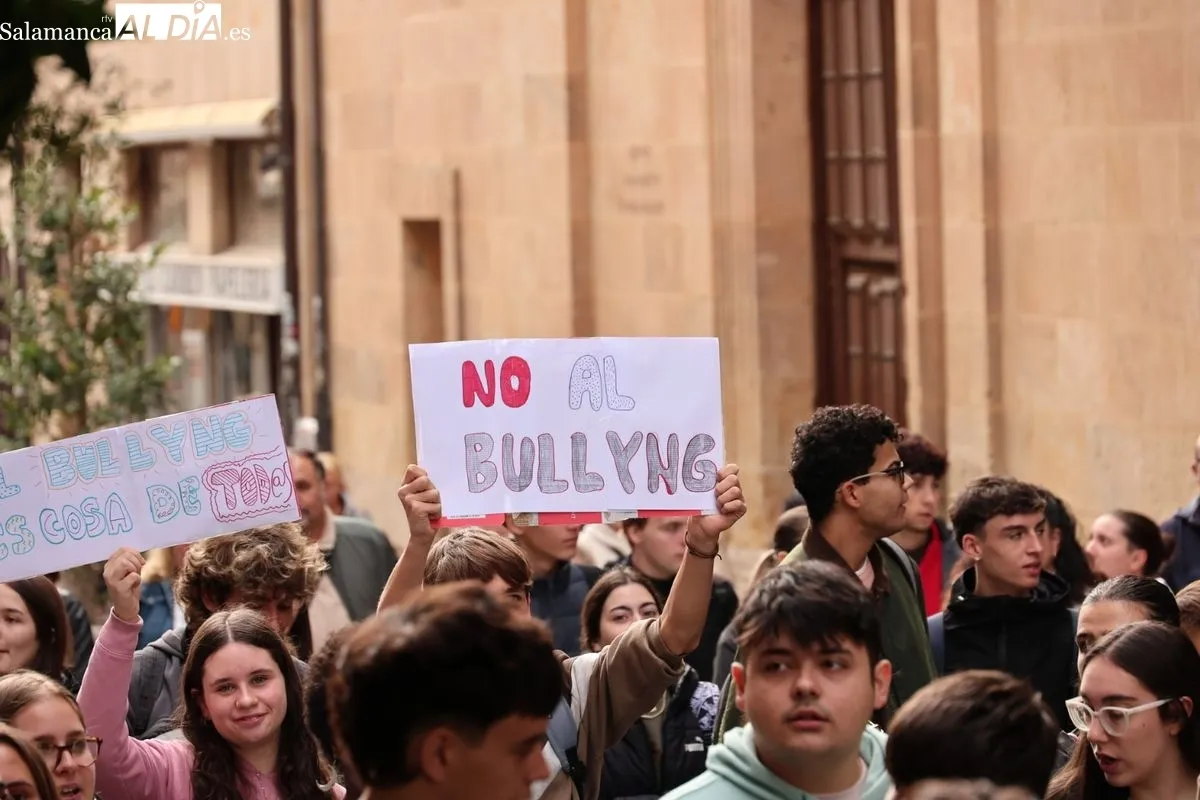 Concentración en Salamanca contra el 'bullying' | FOTOS: David Sañudo 