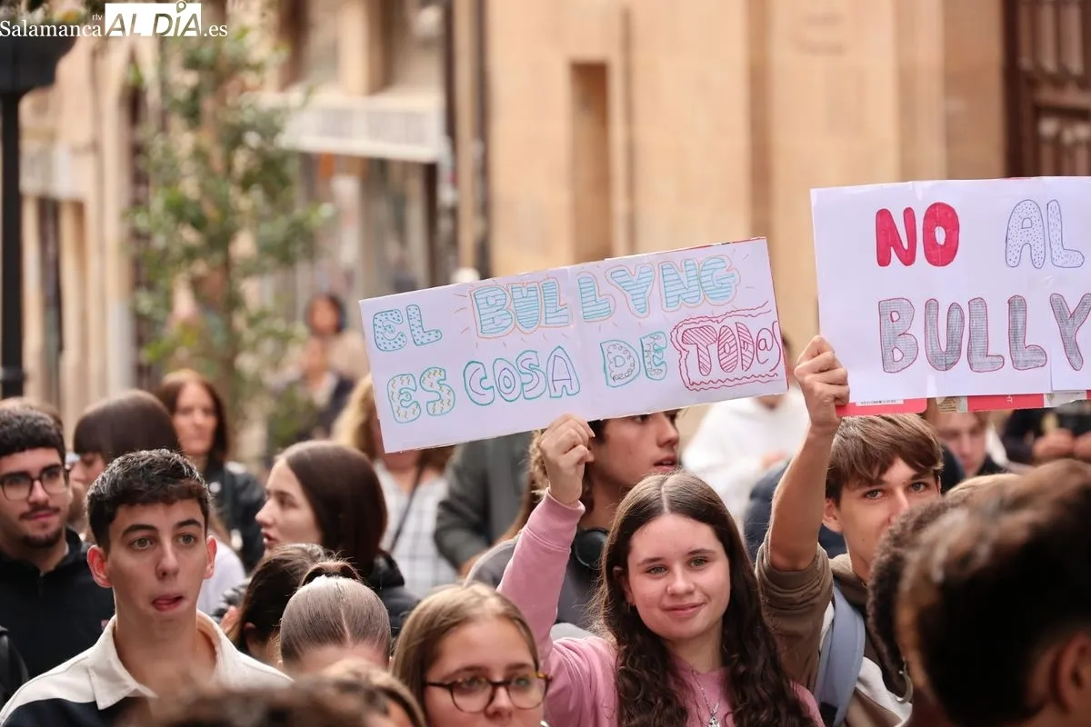 Concentración en Salamanca contra el 'bullying' | FOTOS: David Sañudo 