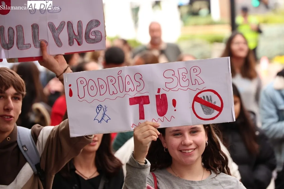 Concentración en Salamanca contra el 'bullying' | FOTOS: David Sañudo 