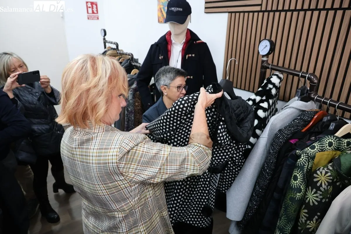 Imágenes de la inauguración de Coop7, la tienda de segunda mano de Por Siete | FOTOS: David Sañudo 
