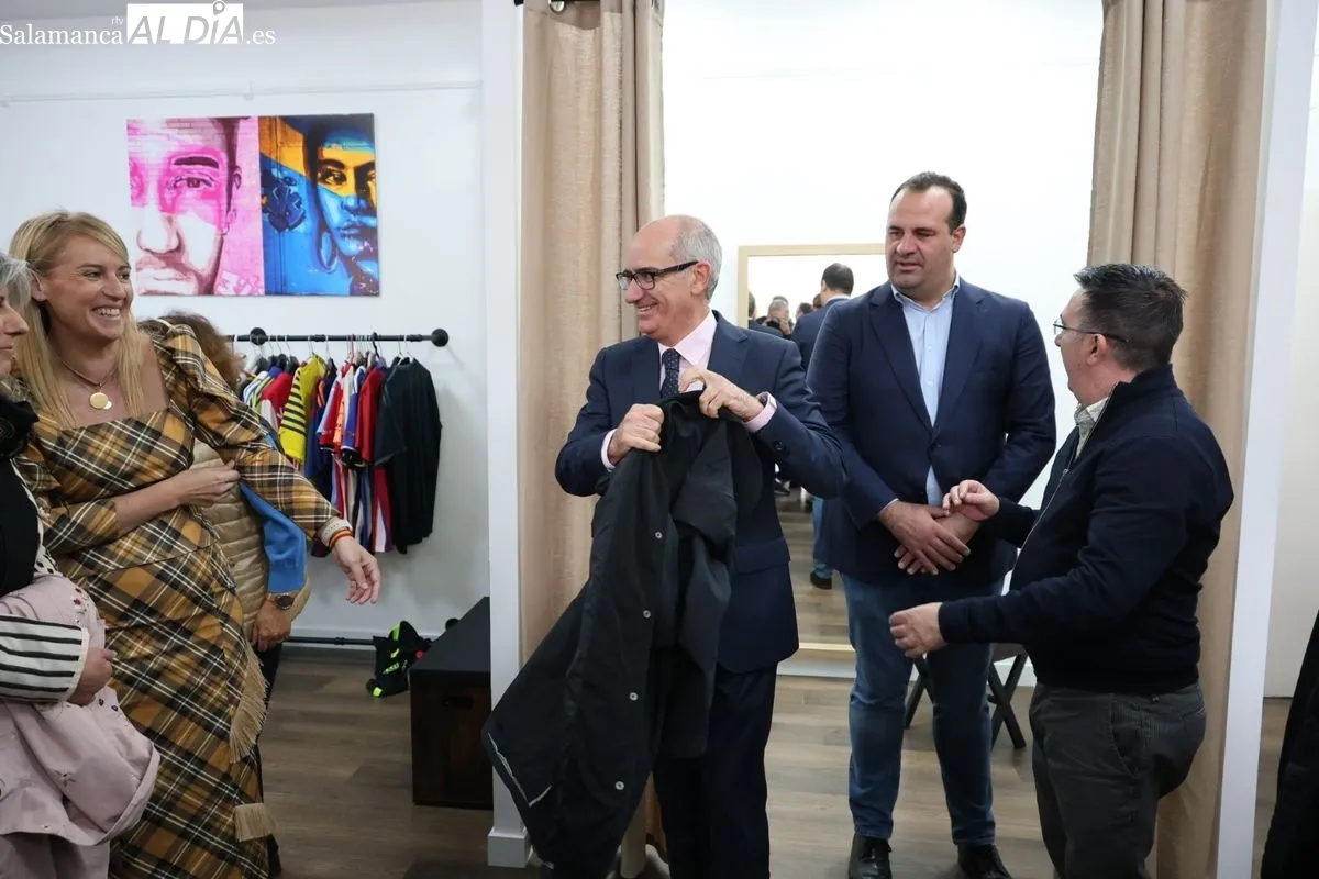 Imágenes de la inauguración de Coop7, la tienda de segunda mano de Por Siete | FOTOS: David Sañudo 