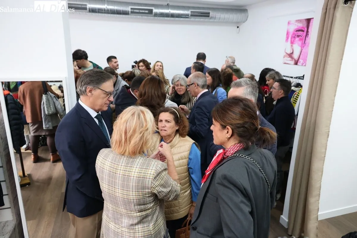 Imágenes de la inauguración de Coop7, la tienda de segunda mano de Por Siete | FOTOS: David Sañudo 