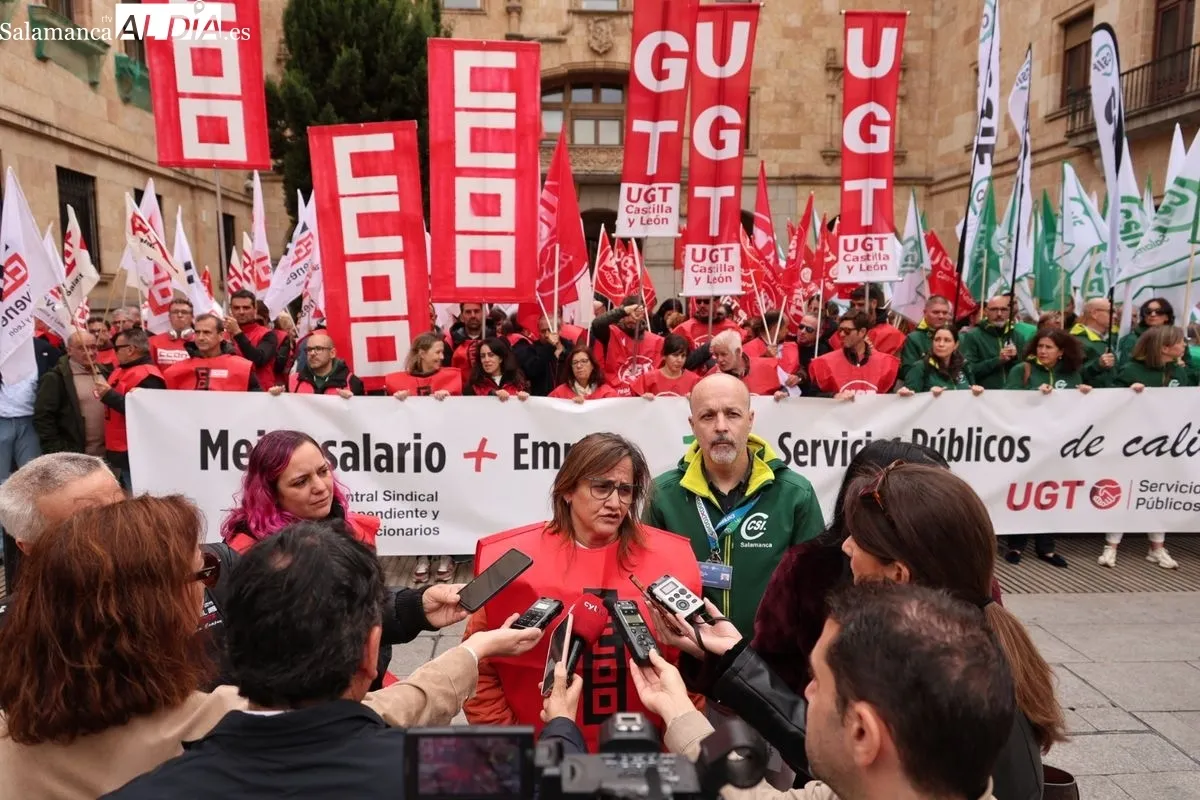  “Negociación, subida salarial y mejora de los servicios públicos”, el sector público se planta ante el Gobierno y amenaza con una huelga general por los salarios | FOTOS: David Sañudo 