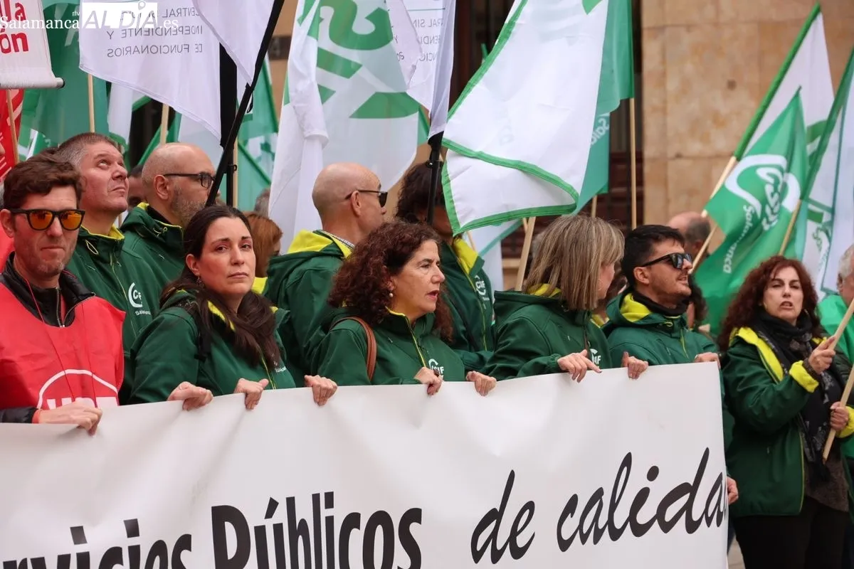  “Negociación, subida salarial y mejora de los servicios públicos”, el sector público se planta ante el Gobierno y amenaza con una huelga general por los salarios | FOTOS: David Sañudo 