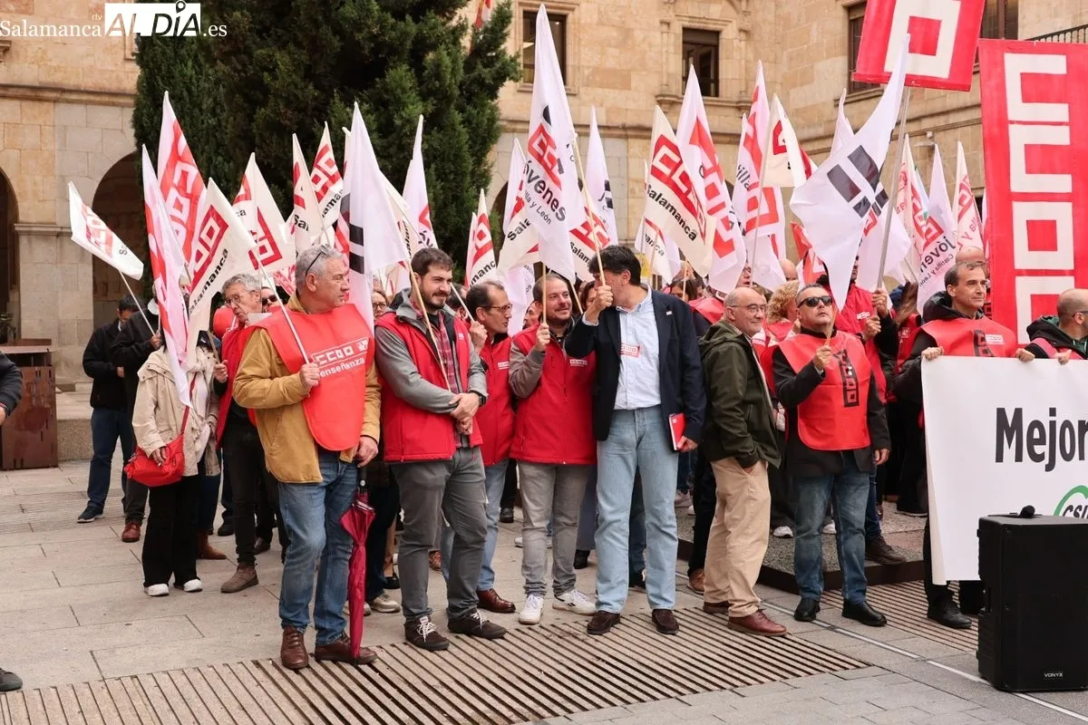  “Negociación, subida salarial y mejora de los servicios públicos”, el sector público se planta ante el Gobierno y amenaza con una huelga general por los salarios | FOTOS: David Sañudo 