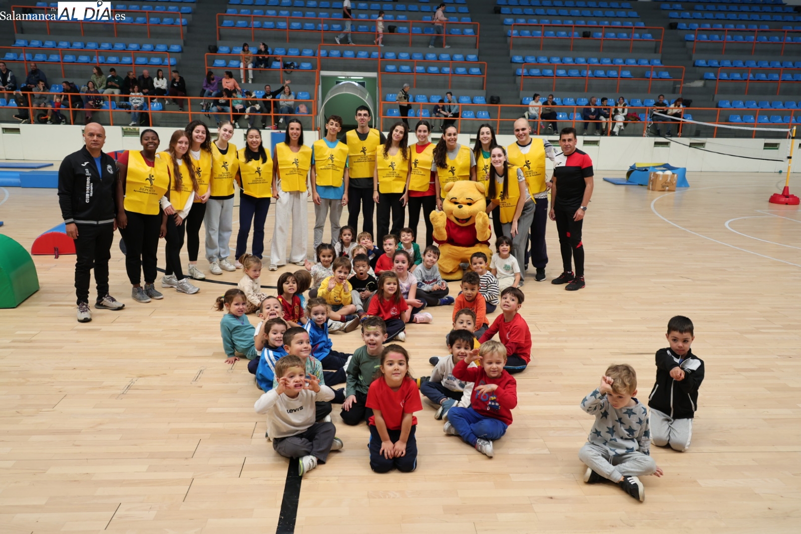 FOTOS | La Alamedilla acoge una jornada de Peque Vóley organizada por el Club de Voleibol Salamanca