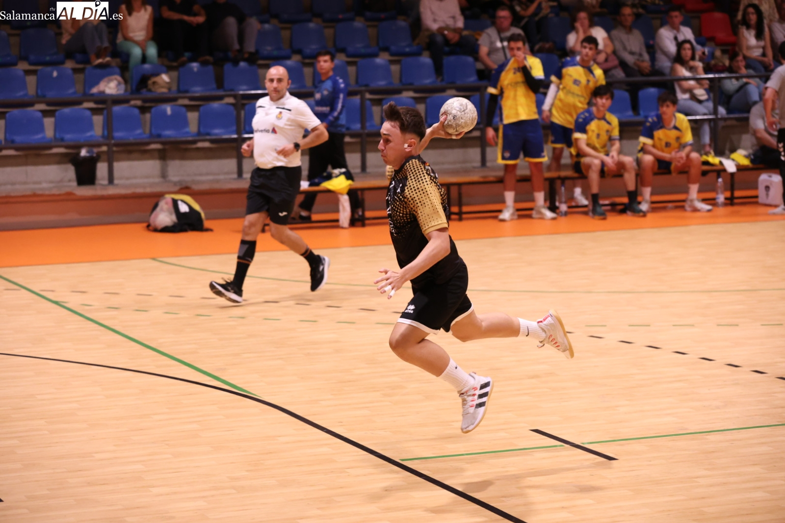 Derrota del BM Salamanca en casa del Astillero (34-31)