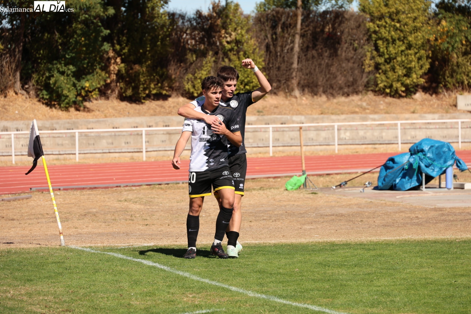 FOTOS | El filial de Unionistas cosecha su primera victoria del curso ante el Bembibre (3-2)