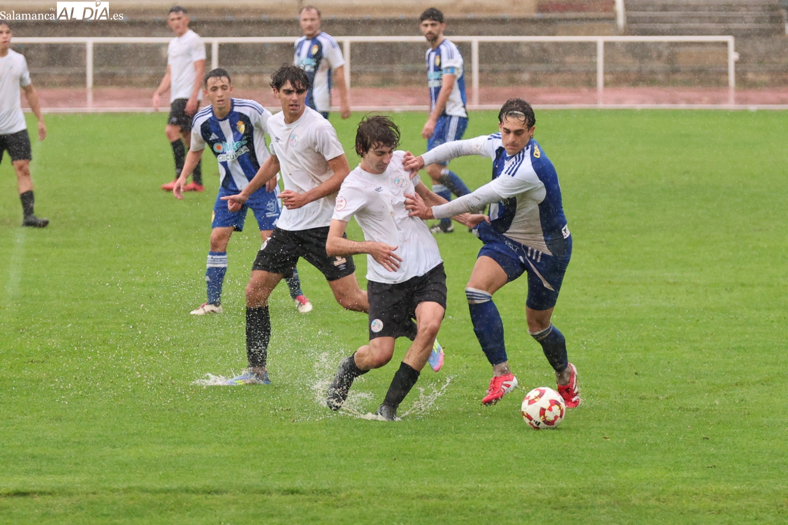 FOTOS | El filial del Salamanca UDS juega en Las Pistas sobre la lluvia... ¡y menos de 20 horas antes que el primer equipo!