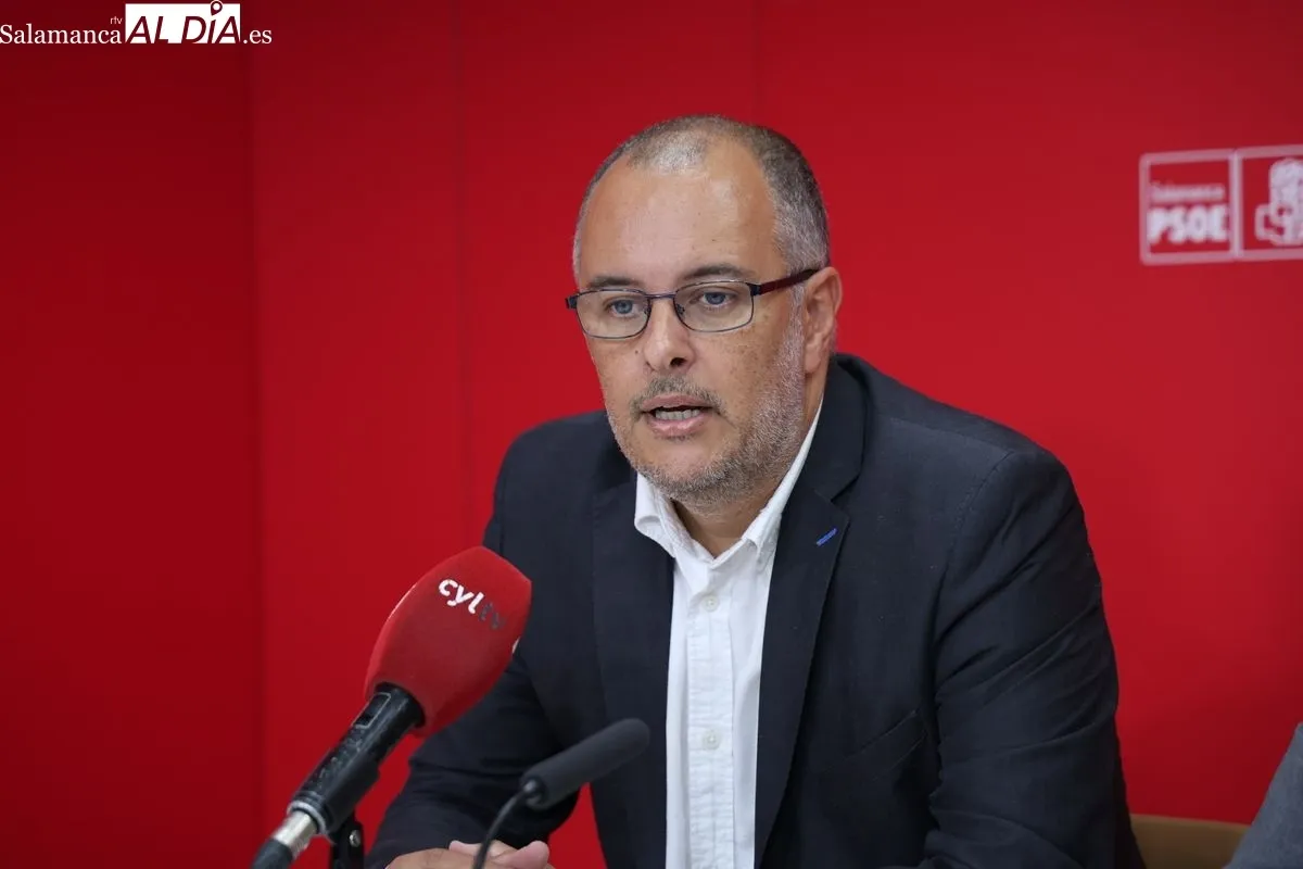 Rueda de prensa de los parlamentarios nacionales del PSOE por Salamanca, David Serrada y David Matute. Foto de David Sañudo