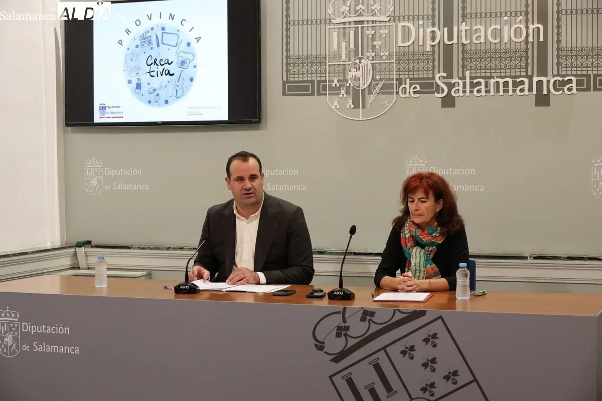 El diputado de Cultura, David Mingo, y la vicerrectora de Estudiantes, Marta Gutiérrez, en la presentación de Provincia Creativa. Foto de David Sañudo