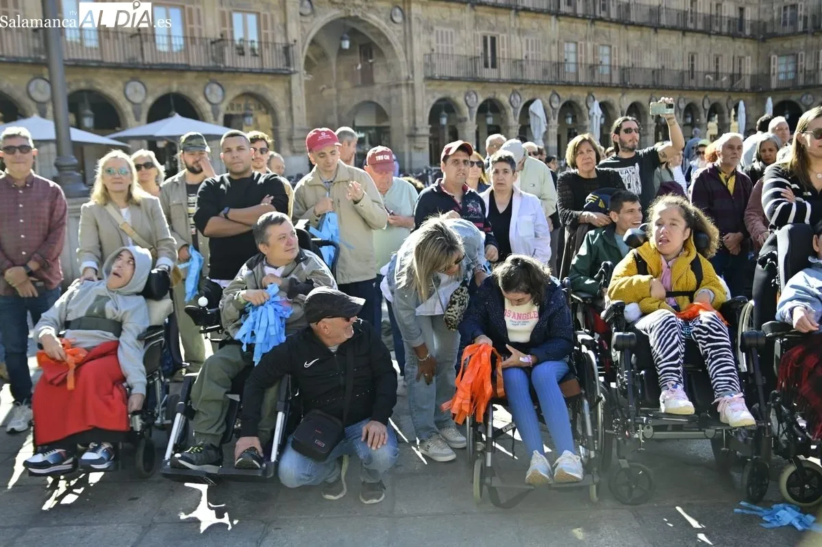 Día Mundial de la Parálisis Cerebral en la Plaza Mayor. Foto SALAMANCArtv AL DÍA