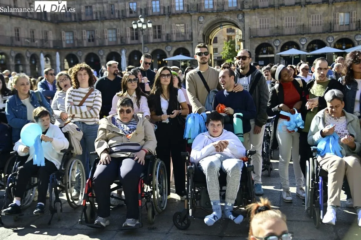 Día Mundial de la Parálisis Cerebral en la Plaza Mayor. Foto SALAMANCArtv AL DÍA