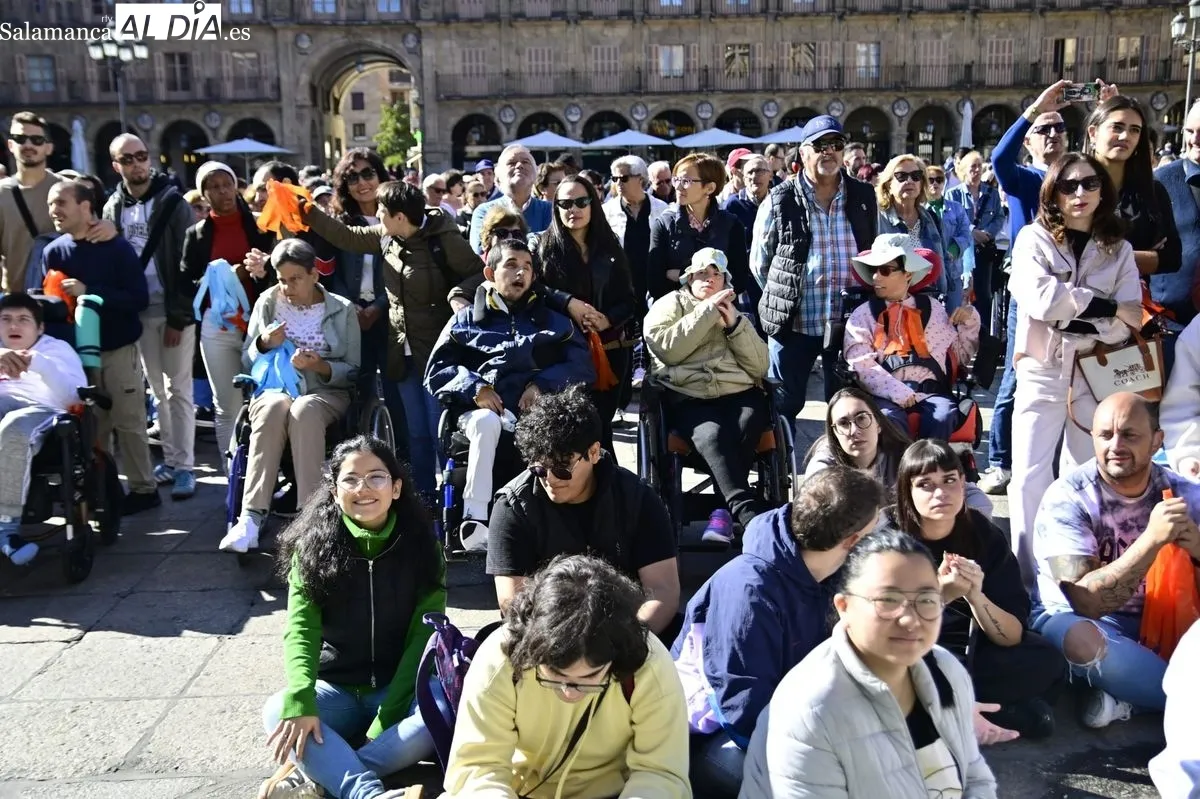 Día Mundial de la Parálisis Cerebral en la Plaza Mayor. Foto SALAMANCArtv AL DÍA