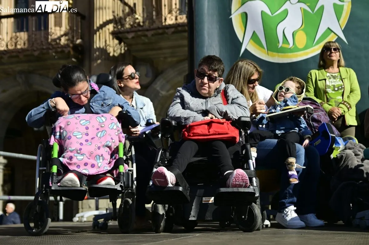 Día Mundial de la Parálisis Cerebral en la Plaza Mayor. Foto SALAMANCArtv AL DÍA