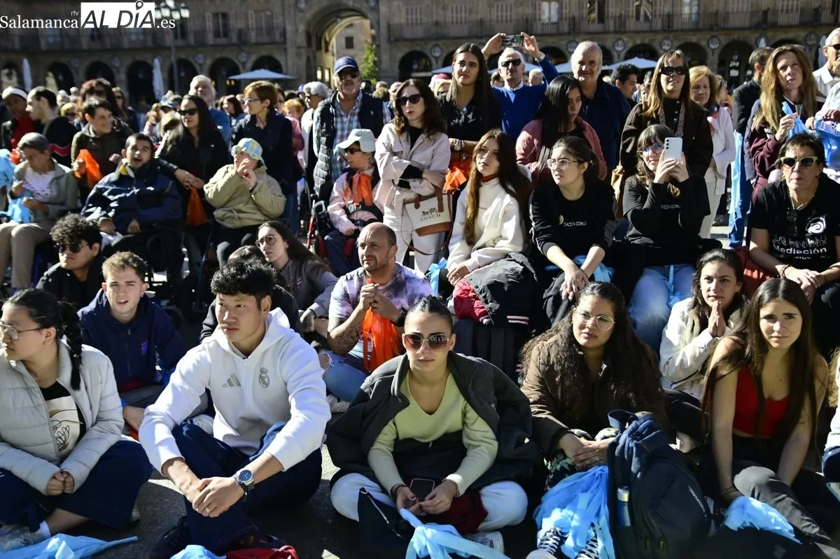 Día Mundial de la Parálisis Cerebral en la Plaza Mayor. Foto SALAMANCArtv AL DÍA