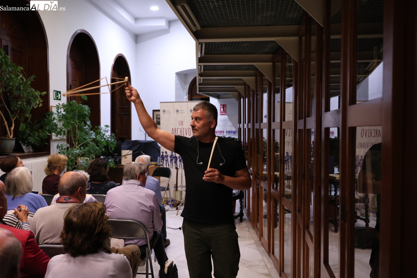 Javier Montes fusiona música y tradición en La Salina