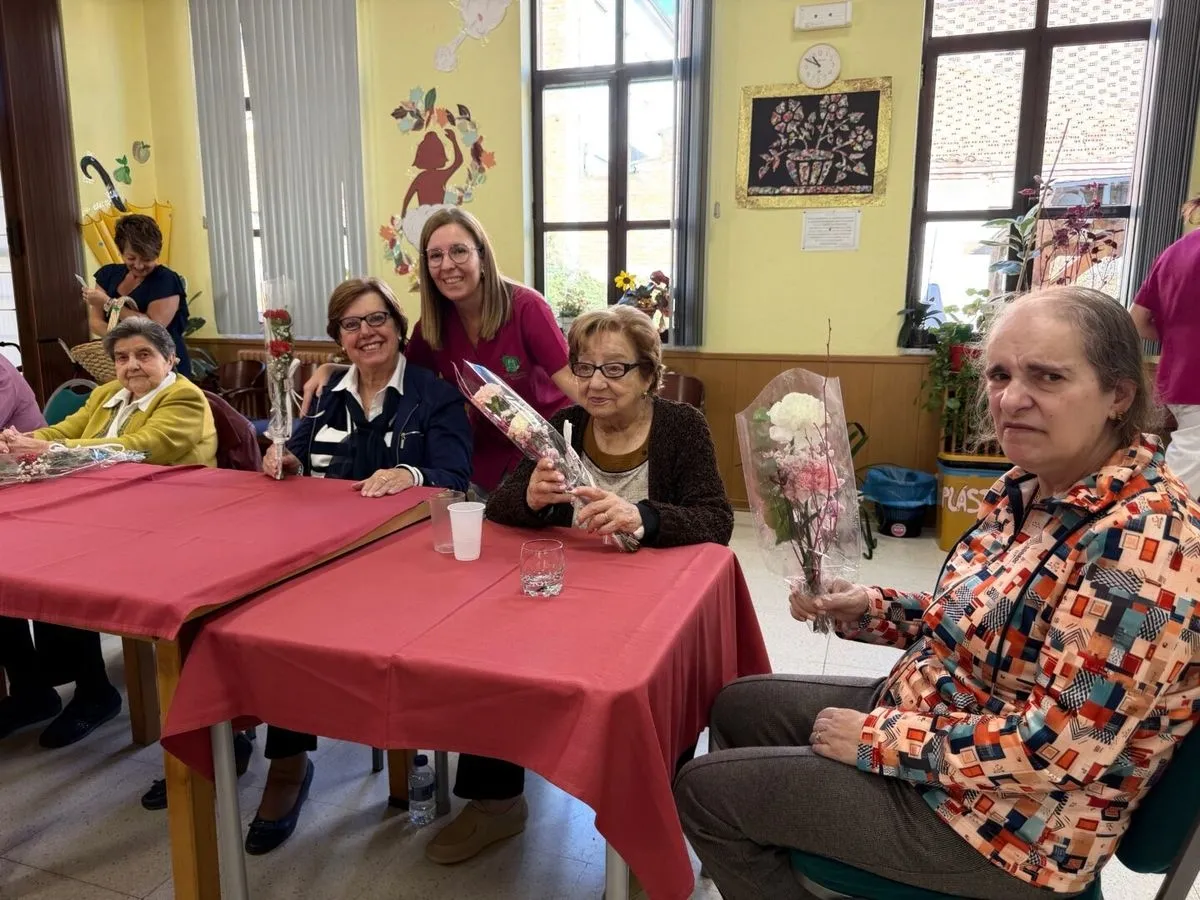 Foto 9 - El mensaje de Yolanda Alonso a los mayores de Guijuelo: &ldquo;No est&aacute;is solos, sois imprescindibles&rdquo; (Fotos)