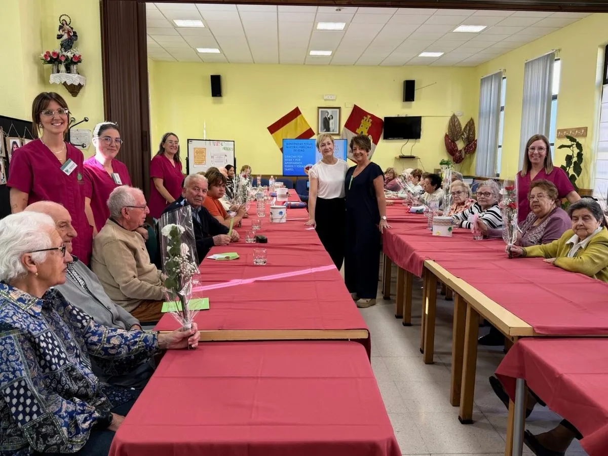 Foto 2 - El mensaje de Yolanda Alonso a los mayores de Guijuelo: &ldquo;No est&aacute;is solos, sois imprescindibles&rdquo; (Fotos)