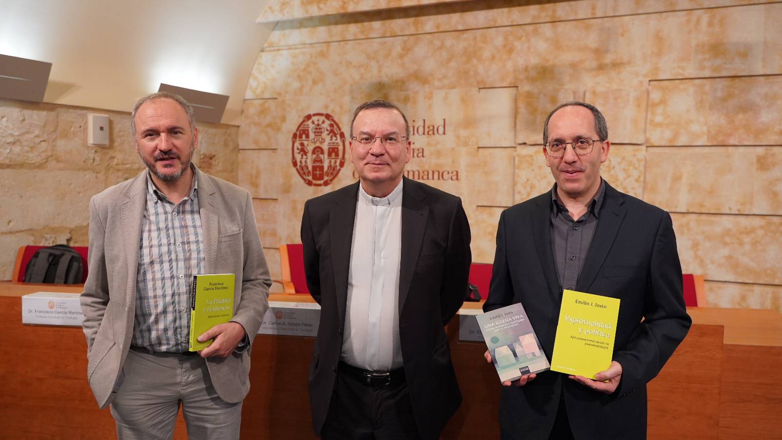 Profesores de la UPSA presentan libros sobre fe y política