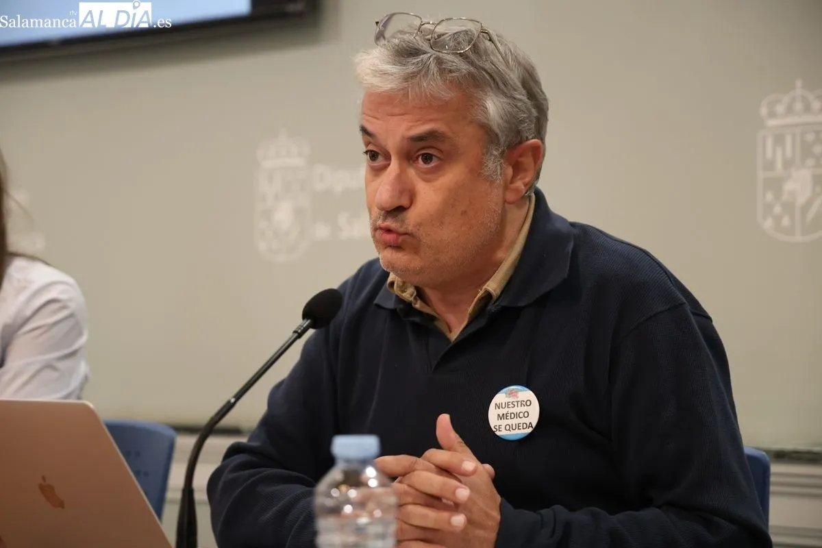 El portavoz del Grupo Socialista en Fernando Rubio y la diputada Miryam Tobal, en la rueda de prensa de este viernes. Foto de David Sañudo
